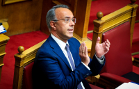Ο Σταϊκούρας δεν βάζει το χέρι του στη φωτιά!
