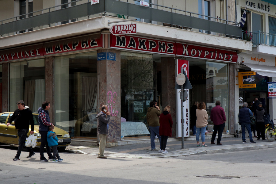 Χωρίς ρεύμα η μισή Λάρισα: Απεγκλωβίζουν πολίτες από ασανσέρ