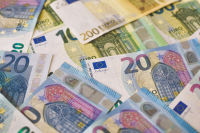 Νέος φόρος 15% στις υψηλές αμοιβές στελεχών από το 2027 – Ποιους αφορά