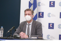 Σκέρτσος για εμβολιασμό: Χρειάζεται και καρότο και μαστίγιο