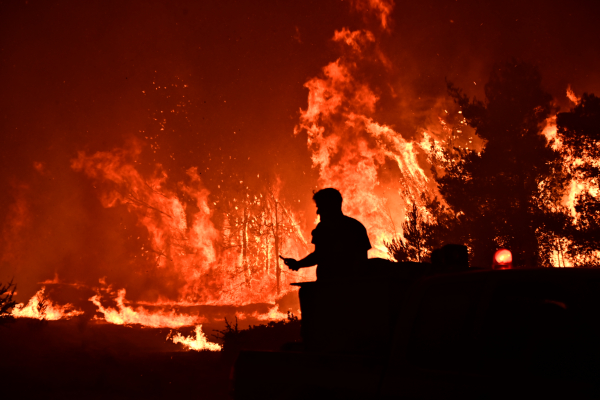 Μάχη με την φωτιά σε Πόρτο Γερμενό, Βένιζα και Ψάθα - Νέο μέτωπο και «112» στην Κεφαλονιά