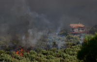 Εκτός ελέγχου η φωτιά τώρα στο Πόρτο Γερμενό - Επιχειρήσεις απεγκλωβισμού από παραλία - Όλες οι εξελίξεις με τις πυρκαγιές