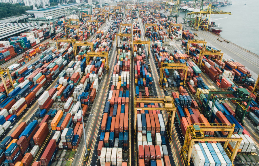 Reuters: Aυτά τα προϊόντα θα «χτυπήσει» η ΕΕ ως απάντηση στους δασμούς Τραμπ