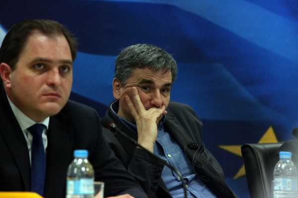 «Σάρωμα» εξπρές στους τραπεζικούς λογαριασμούς 1,2 εκατ. καταθετών για κρυφά εισοδήματα