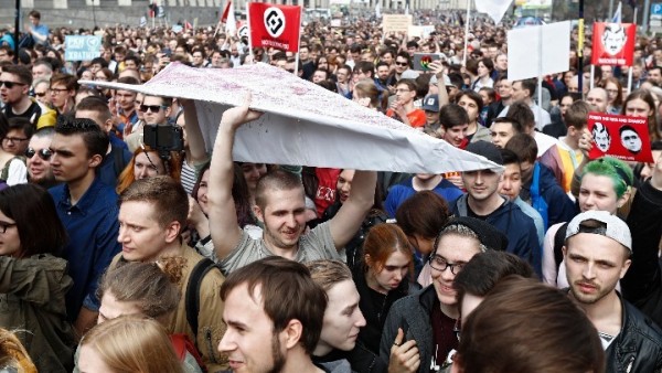 Μόσχα: Χιλιάδες άνθρωποι διαδήλωσαν για το μπλοκάρισμα της εφαρμογής ανταλλαγής μηνυμάτων Telegram
