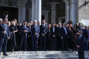 Η κηδεία του Σαββόπουλου και η (Κεντρο)Αριστερά: Διαμάχη για τις απουσίες