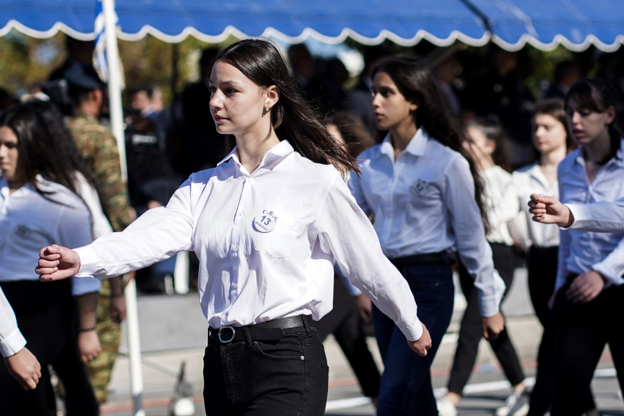 Βασιλακόπουλος: «Παρελάσεις μόνο με εμβολιασμένους και μάσκες»