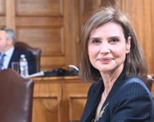 Τρεις το λάδι, τρεις το ξύδι…και στο τέλος η πολιτική