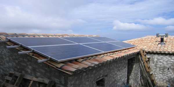 Εξαιρούνται φωτοβολταϊκά στις στέγες από το κούρεμα
