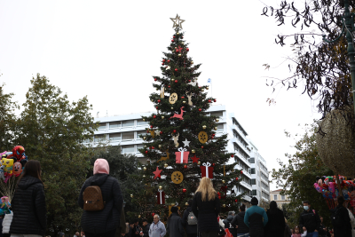 Με αίτηση στην τράπεζα οι προπληρωμένες κάρτες για τα επιδόματα του ΟΠΕΚΑ