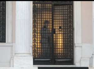 Μαξίμου: Ο Μητσοτάκης πήγε για μαλλί και βγήκε κουρεμένος
