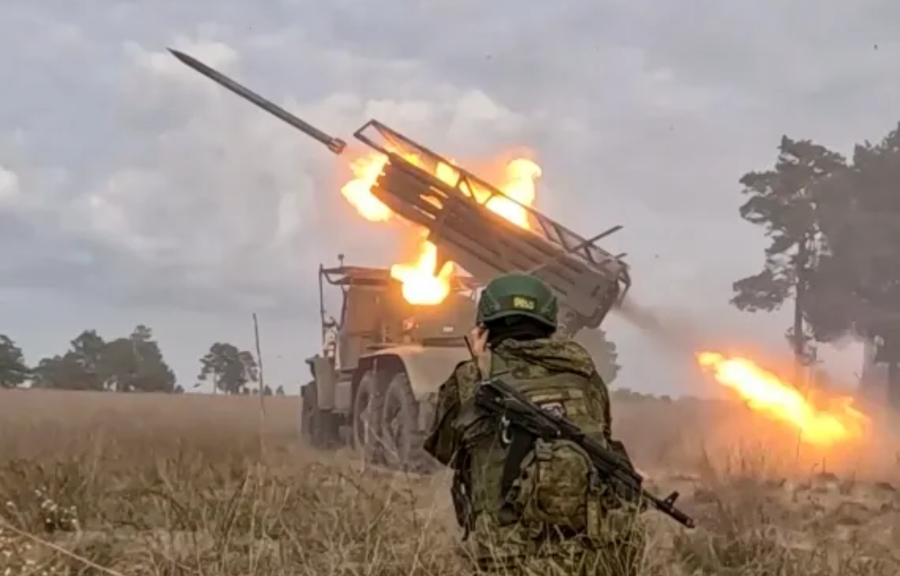 Εκεχειρία στην Ουκρανία: Διπλωματικός «πυρετός» ενώ συνεχίζονται οι επιθέσεις από Μόσχα και Κίεβο