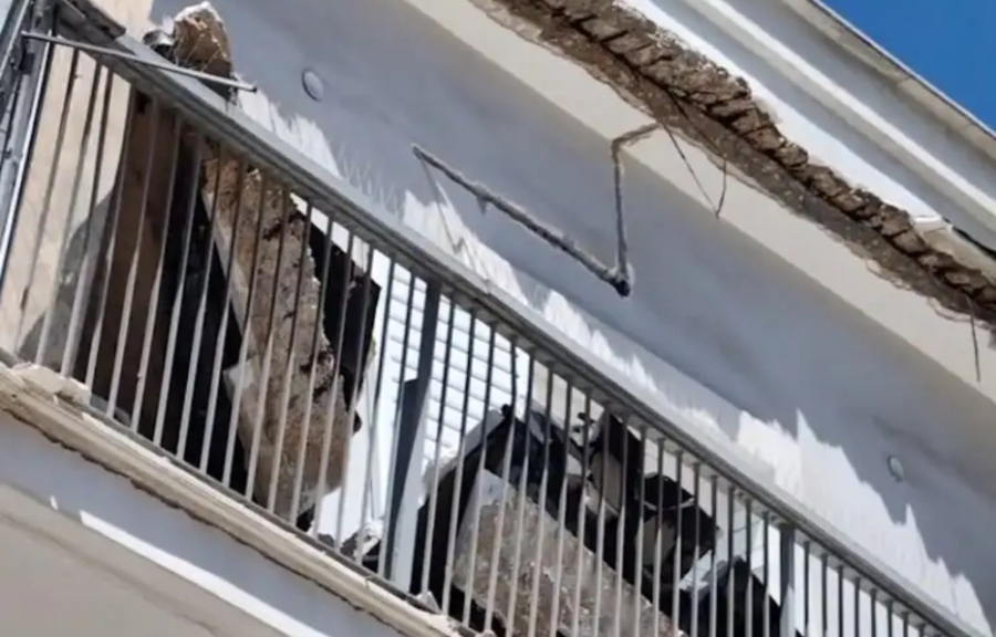 Άργος: Μπαλκόνι κατέρρευσε και καταπλάκωσε 50χρονη - «Πονάω, δεν μπορώ να αναπνεύσω»