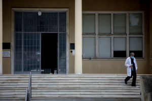 Συνελήφθη γιατρός που ζήτησε «φακελάκι» 1.000 ευρώ
