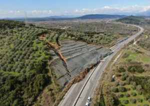 Κλειστό για τρεις μήνες το ρεύμα της Ιόνιας Οδού προς Αντίρριο μετά την κατολίσθηση