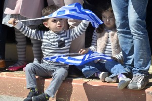 Οικογενειακά επιδόματα: Ποιες οικογένειες κερδίζουν και ποιες χάνουν