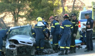 Σοβαρό τροχαίο στη λεωφόρο Μαραθώνος, αγωνία για γυναίκα οδηγό που απεγκλωβίστηκε