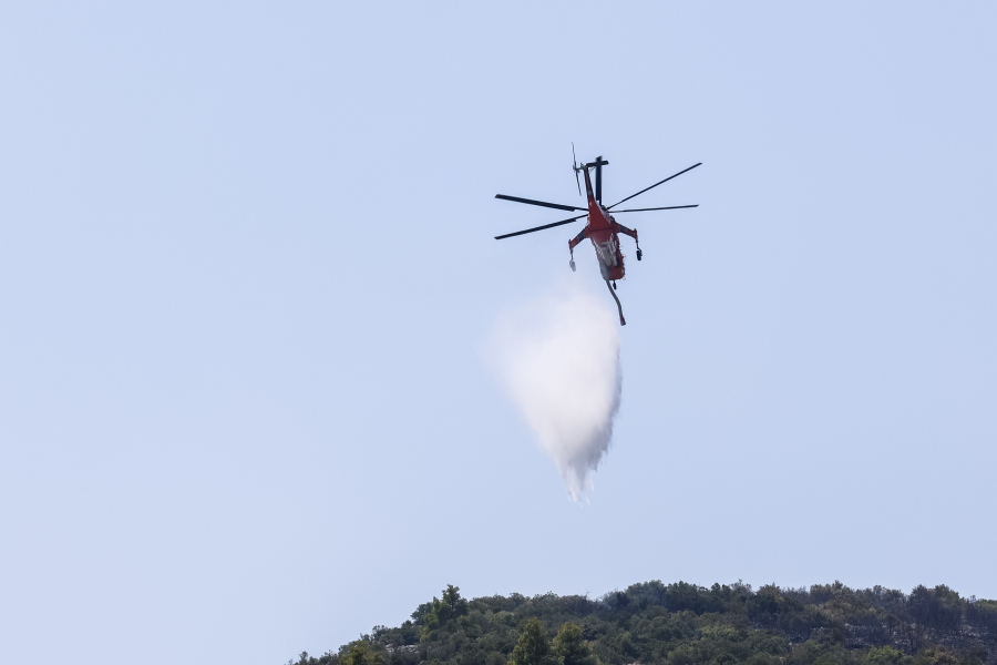 Φωτιά τώρα στην Αργολίδα - Στη «μάχη» και ένα ελικόπτερο