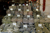 Μείωση ΦΠΑ σε αγροτικά αγαθά: Ποια προϊόντα εντάσσονται στο 13% και τι αλλάζει