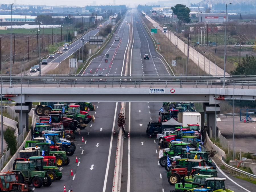 Οργή για το «ταξίδι» στα τυφλά στην Εθνική Οδό