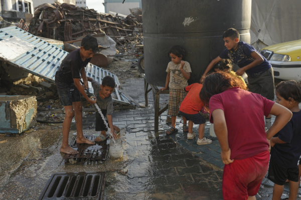 Γάζα: Tα παιδιά επιστρέφουν σε αυτοσχέδιες σχολικές αίθουσες, χωρίς βιβλία