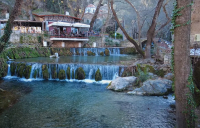 Η καταπράσινη «πόλη των νερών» 1,5 ώρα από την Αθήνα