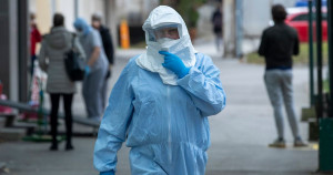 Βρέφος 13 ημερών πέθανε από κορονοϊό στη Βρετανία