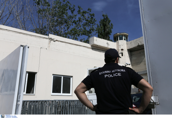 Κρατούμενοι των φυλακών Κορίνθου έδειραν σωφρονιστικό υπάλληλο και τον έστειλαν στο νοσοκομείο