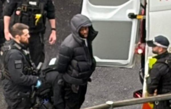 Επίθεση με σπρέι πιπεριού στο αεροδρόμιο του Χίθροου - Συνελήφθη ένας άνδρας (βίντεο)