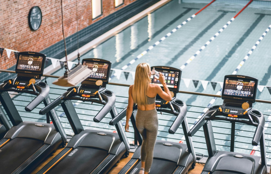 Η σούπερ απλή άσκηση που καίει λίπος χωρίς τρέξιμο