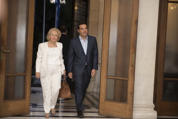 Παιχνίδια «game of thrones» και στο βάθος Καραμανλής