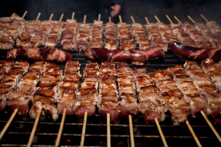 Τσικνοπέμπτη: 9χρονος κινδύνεψε να πνιγεί από σουβλάκι