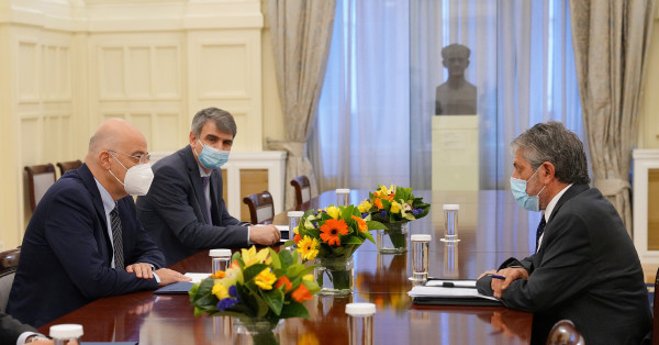 Με τον Παλαιστίνιο πρέσβη συναντήθηκε ο Δένδιας