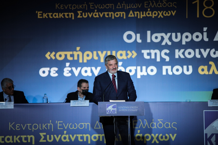 Πολιτική κόντρα ΝΔ - ΣΥΡΙΖΑ για χάρη της διπλωματικής διατριβής του Γιώργου Πατούλη