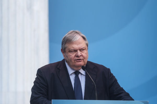 Ο Βενιζέλος επιμένει: «Η χώρα είναι μη διακυβερνήσιμη»