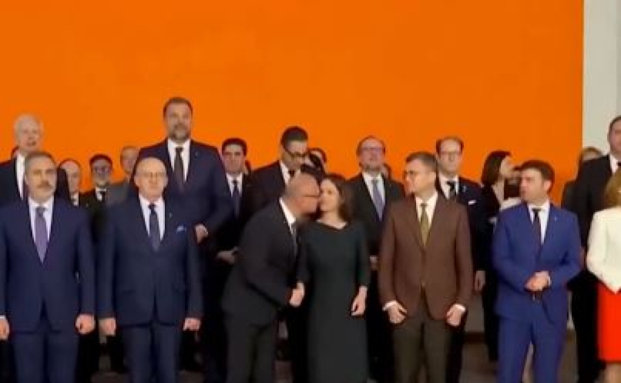 «Φιλιούνται και αγκαλιάζονται» οι ΥΠΕΞ Κροατίας - Γερμανίας