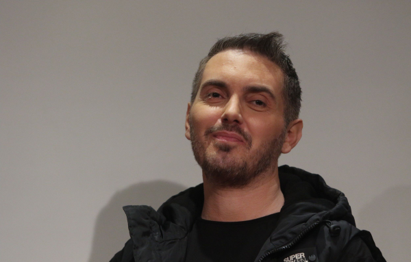 Μιχάλης Χατζηγιάννης: Αναβάλλει τις εμφανίσεις του για λόγους υγείας