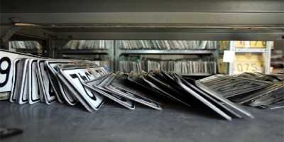 Το υπουργείο Μεταφορών επιστρέφει διπλώματα, πινακίδες και άδειες κυκλοφορίας