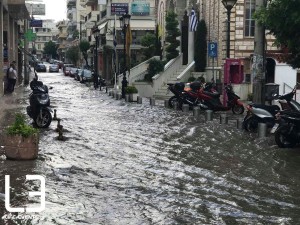 Aπίστευτες εικόνες στη Θεσσαλονίκη: Σε λίμνη μετατράπηκε η πλατεία Ευόσμου