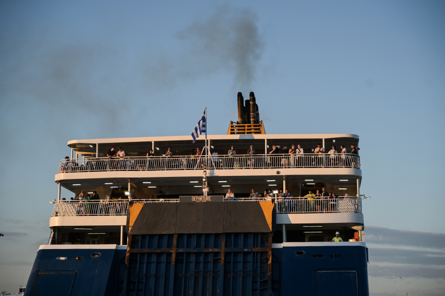 Μηχανική βλάβη σε πλοίο από Αμοργό προς Νάξο, Πάρο, Πειραιά