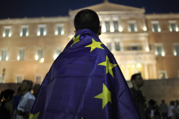 Οι Έλληνες «γυρνούν την πλάτη» στην Ε.Ε