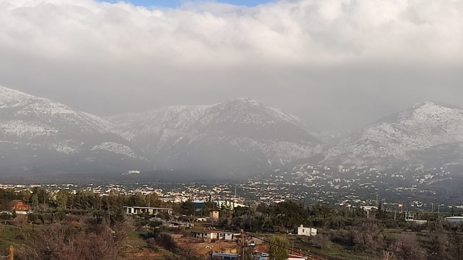 Έπεσαν τα πρώτα χιόνια στην Πάρνηθα