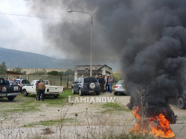 Λαμία: Δεν θέλουν πρόσφυγες - «Το Αυλάκι δεν θα γίνει Αμυγδαλέζα» (pics & vids)