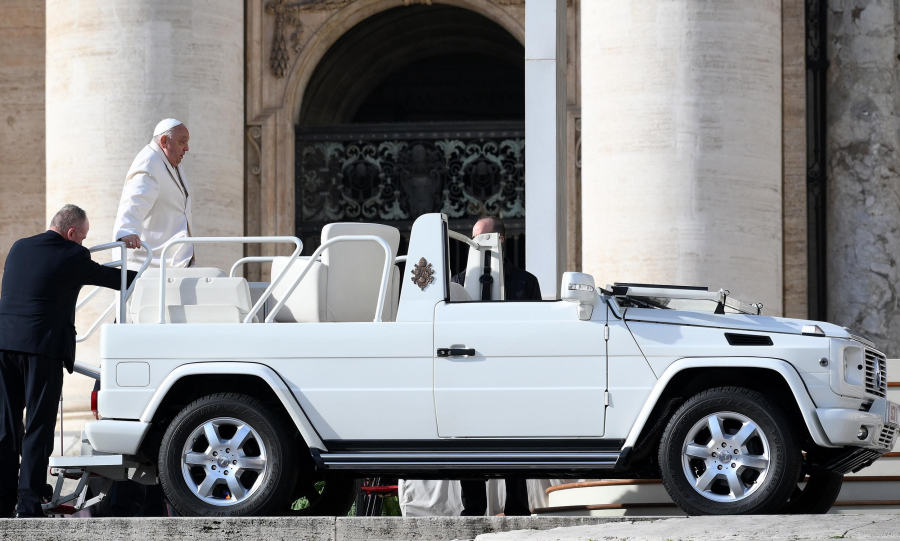 Πάπας Φραγκίσκος: Αυτό είναι το νέο του αυτοκίνητο - Τελετή παράδοσης (Βίντεο)