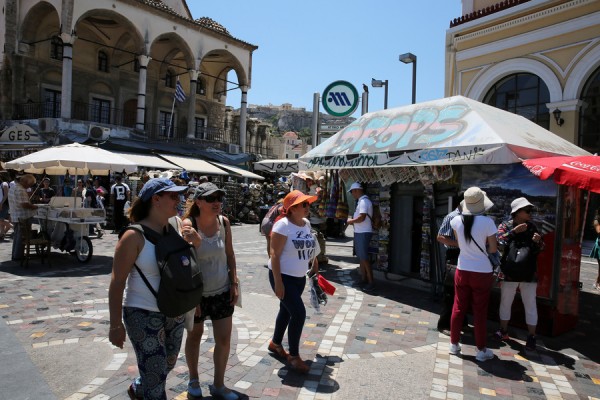 DW: «Το μπουμ του ελληνικού τουρισμού»