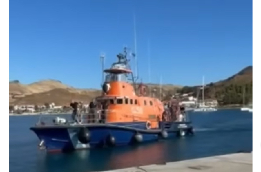 Λήμνος: Η επιχείρηση απεγκλωβισμού 59 ατόμων από την παραλία Θάνος (Βίντεο)