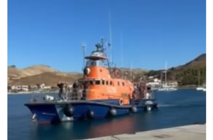 Λήμνος: Η επιχείρηση απεγκλωβισμού 59 ατόμων από την παραλία Θάνος (Βίντεο)