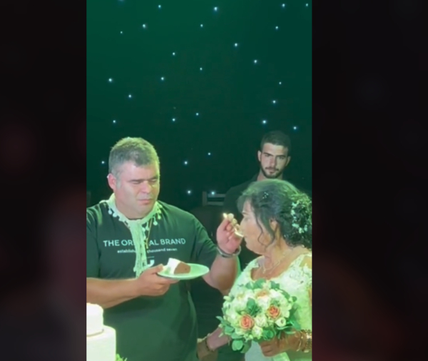 Όλη η Κρήτη καλεσμένη στον γάμο της χρονιάς: Τρικούβερτο γλέντι για τον 41χρονο Κωστή και την 82χρονη Παρασκιώ