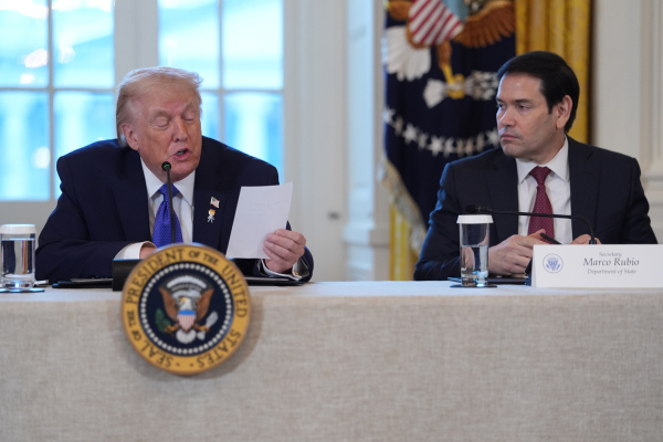 Κάλεσμα Τραμπ σε Ρωσία και Κίνα «να αγοράσουν όσο πετρέλαιο θέλουν»