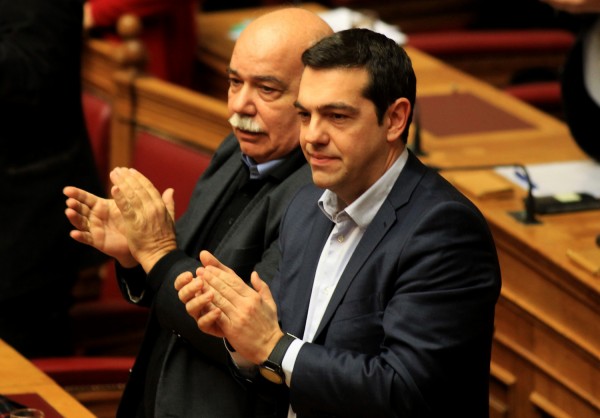 Πλεόνασμα 3,5% και ανάπτυξη πάνω από 2% ως το 2021 «προβλέπει» το μεσοπρόθεσμο